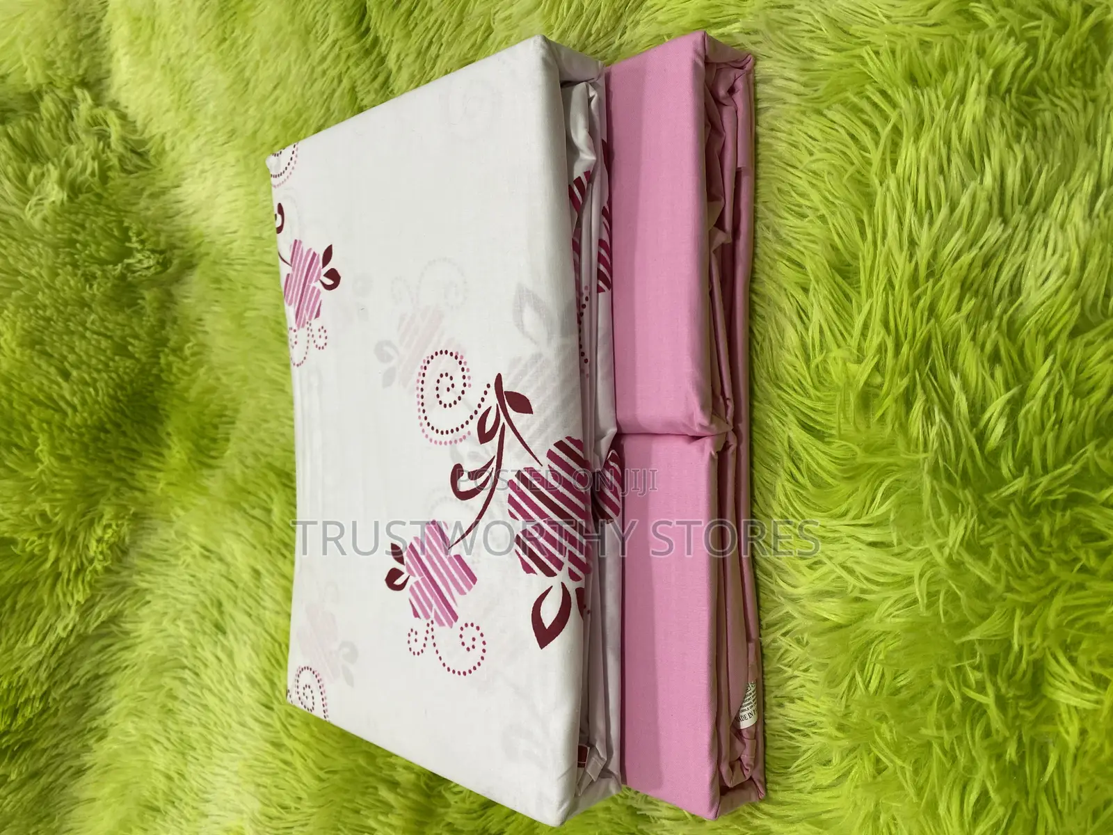 2 Flat Bedsheets and 4 Pillowcases