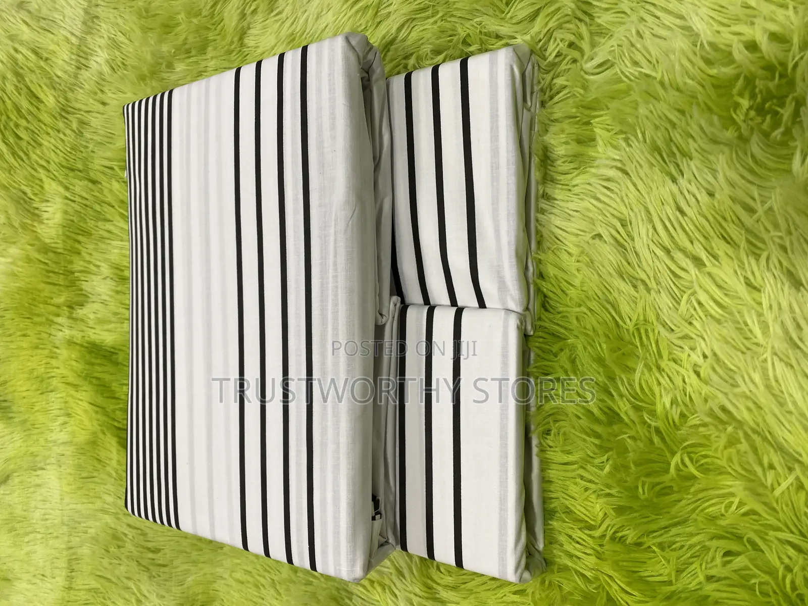 2 Flat Bedsheets and 4 Pillowcases