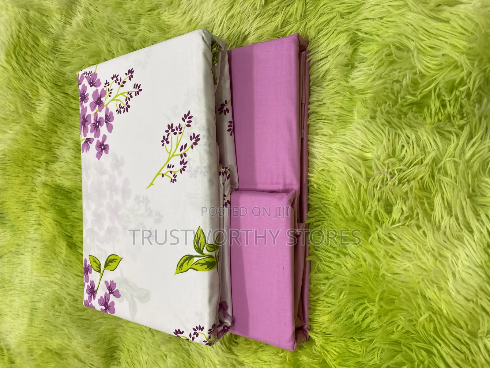 2 Flat Bedsheets and 4 Pillowcases