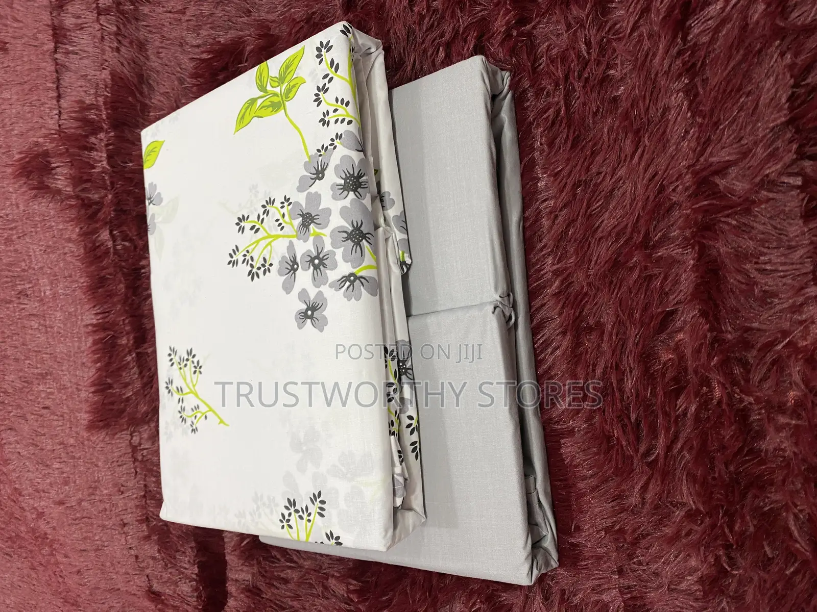 2 Flat Bedsheets and 4 Pillowcases