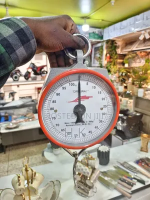Photo - Analog Hanging Weighing Scale With Maximum Capacity of 100kg