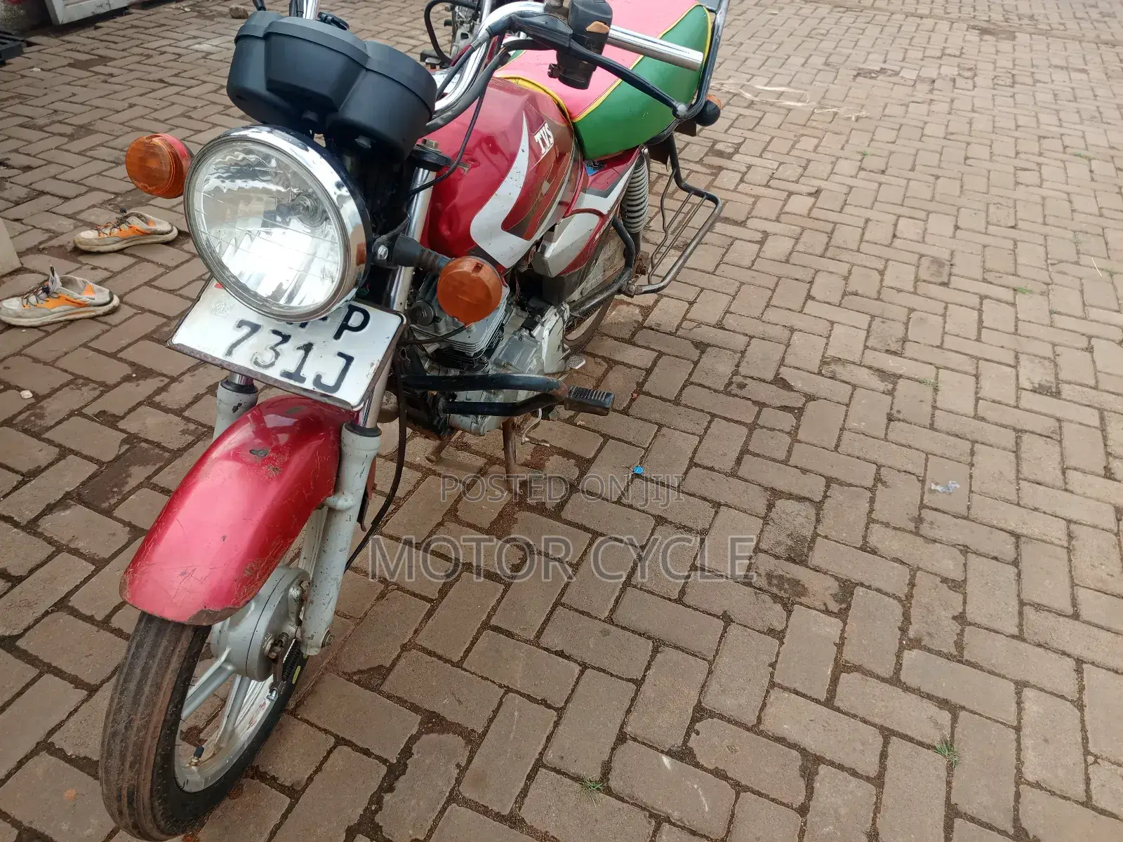 TVS HLX 125 2023 Red