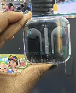 Pin Wired Rubber Earphones With Inbuilt Microphone
