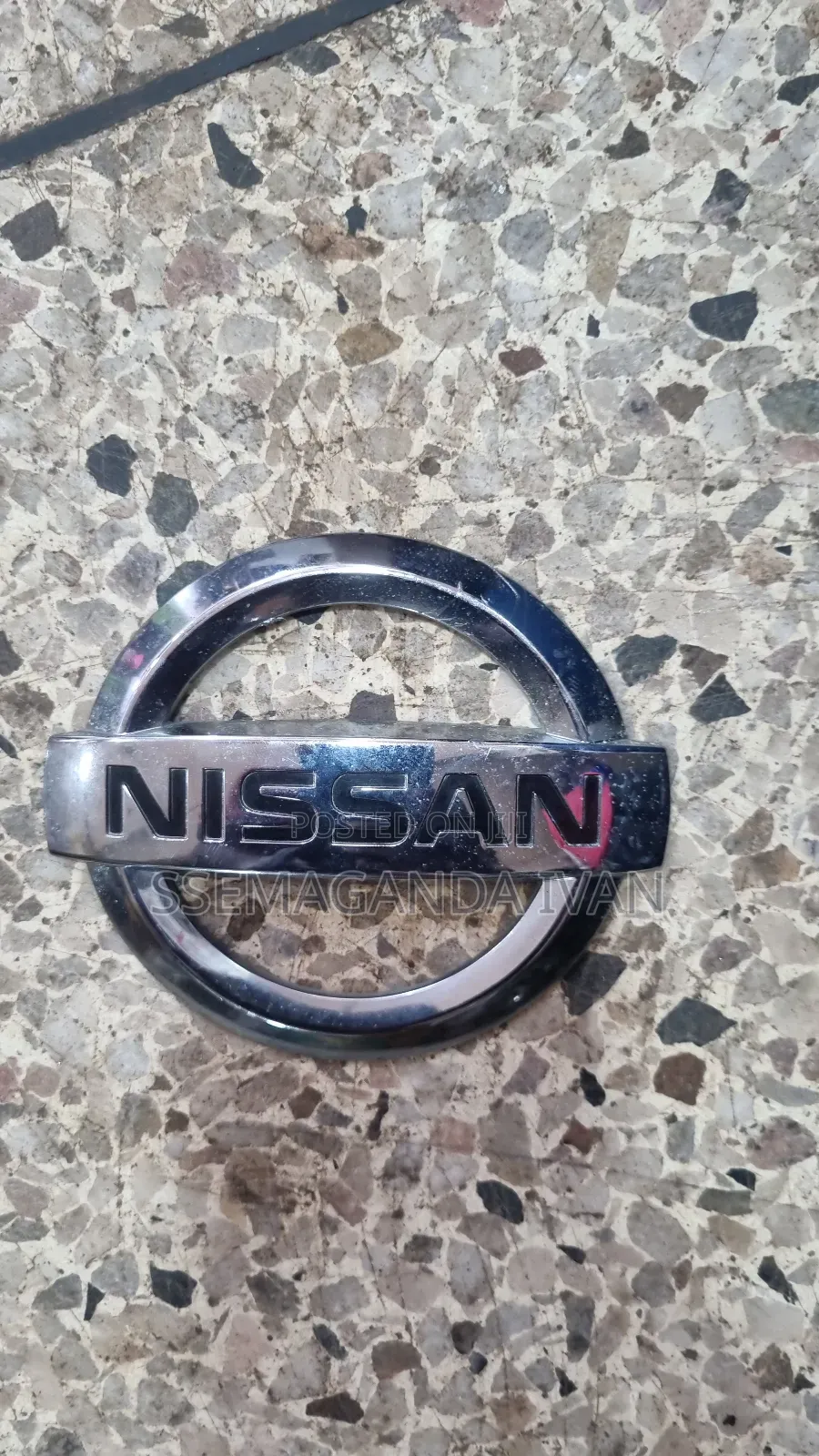 Nissan Logos