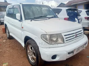 Mitsubishi Pajero IO 2000 White