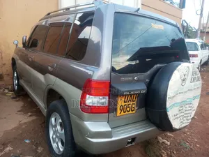 Photo - Mitsubishi Pajero IO 2000 Beige