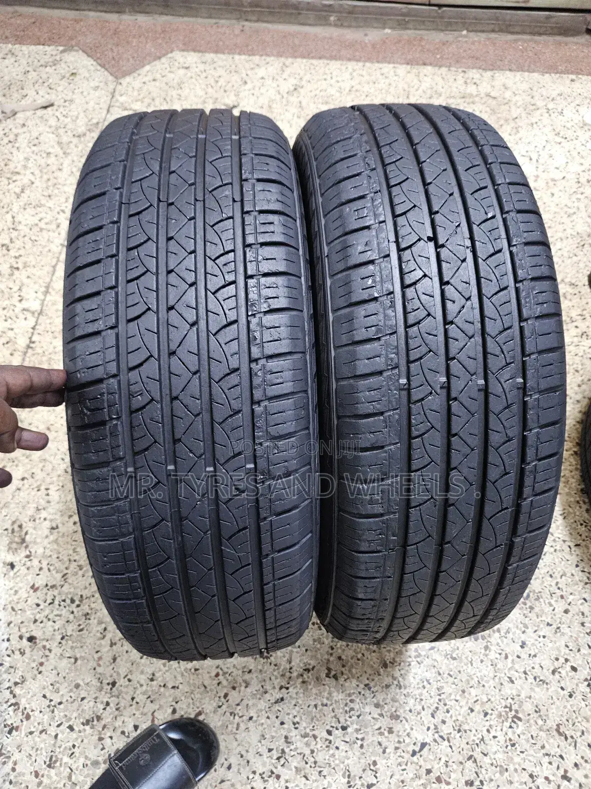 225 65 R17 Used but Still Gd Tires 2 Peaces Don't Take Risk