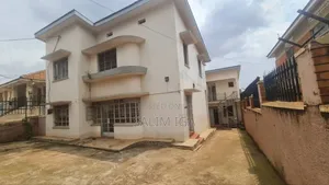 Magnificent Building on Rent