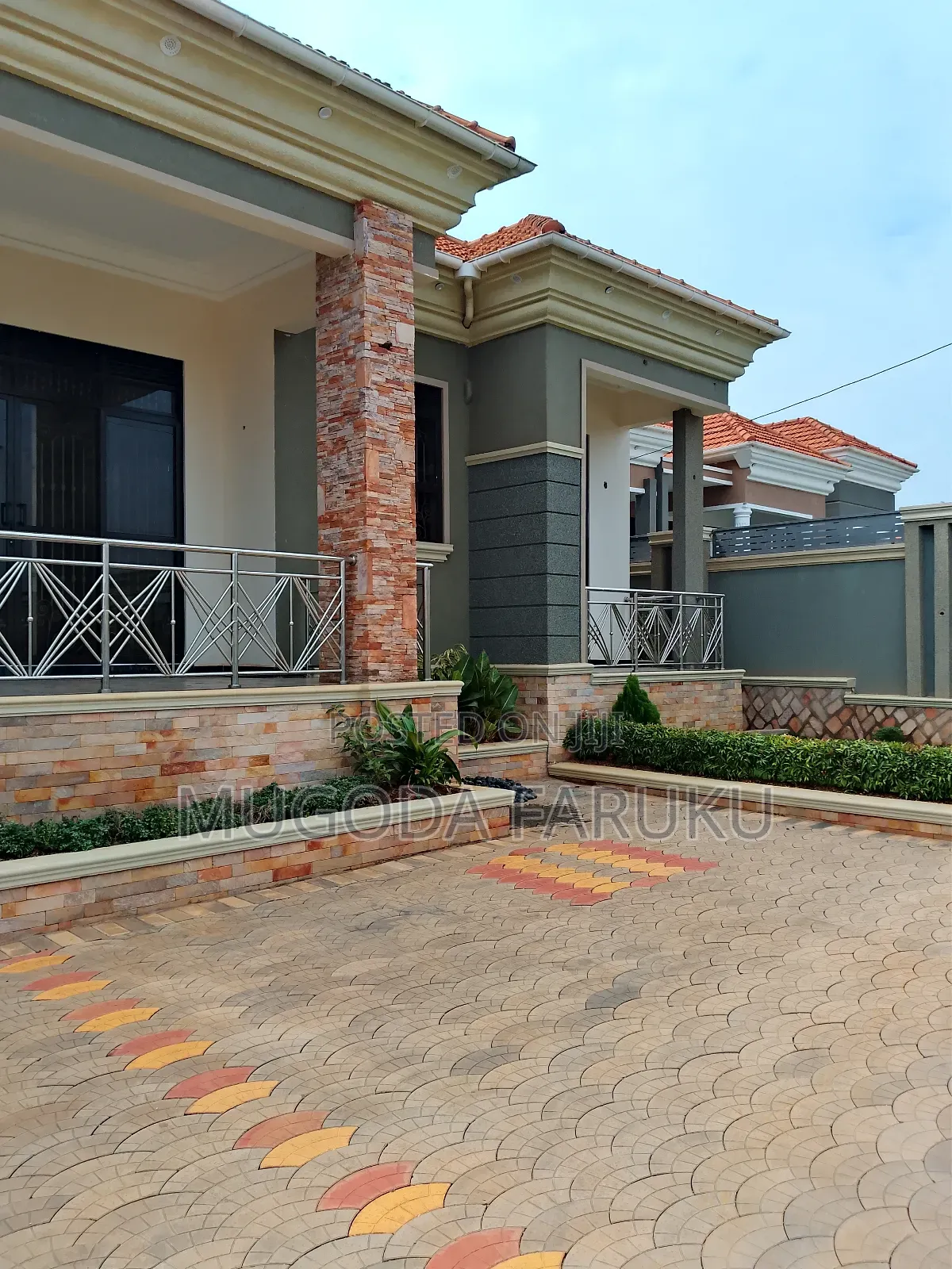 4bdrm Bungalow in Lavigton Estate, Central Division for sale