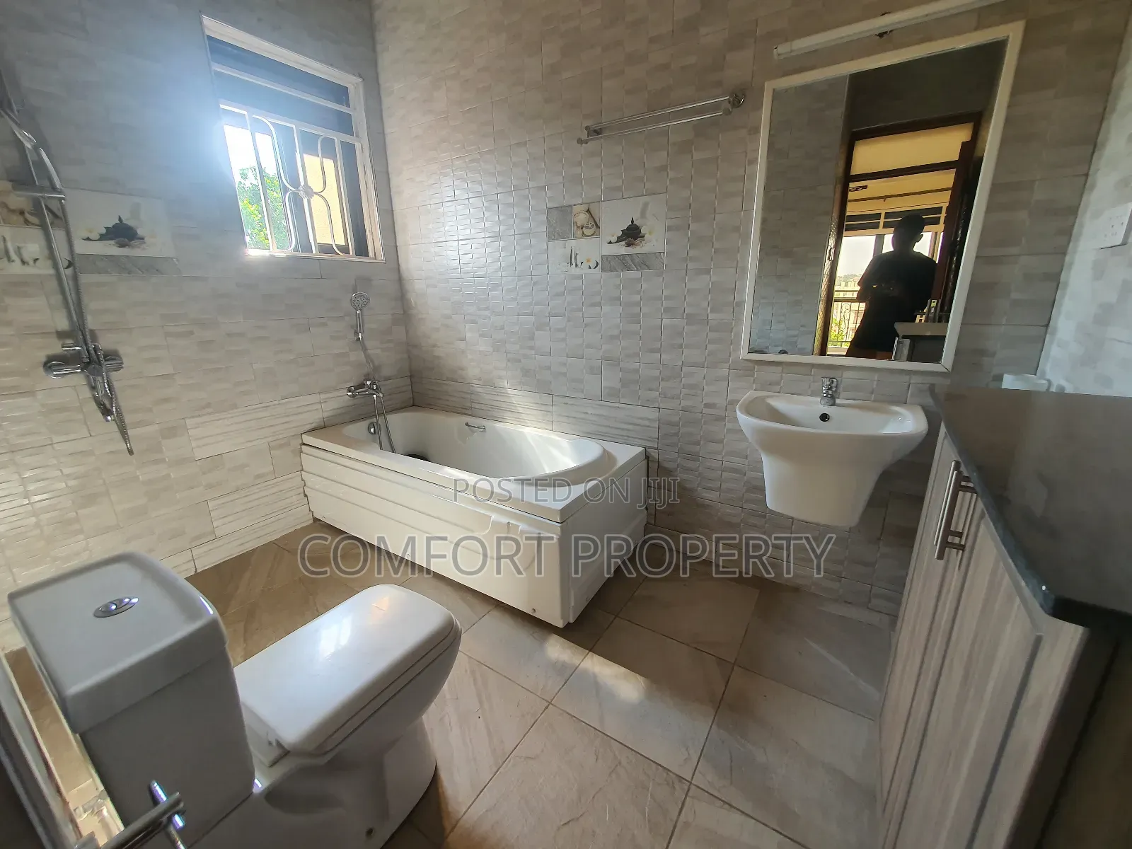 3bdrm Apartment in Muyenga, Makindye for rent