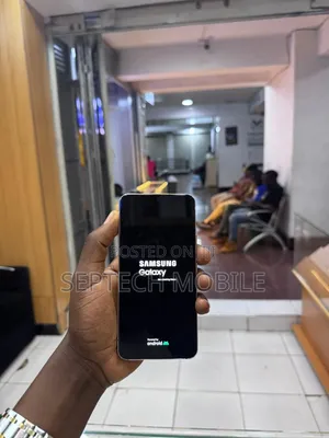 New Samsung Galaxy S22 5G 128 GB White