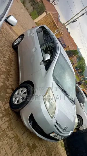 Photo - Toyota Passo Sette 1.5 AWD 2010 Gray