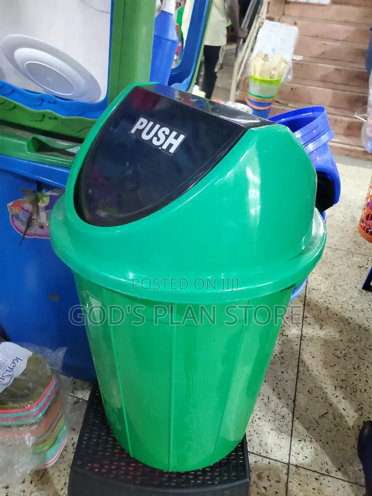 Swing Plastic Dust Bins Swing Plastic Dust Bins (60litres)