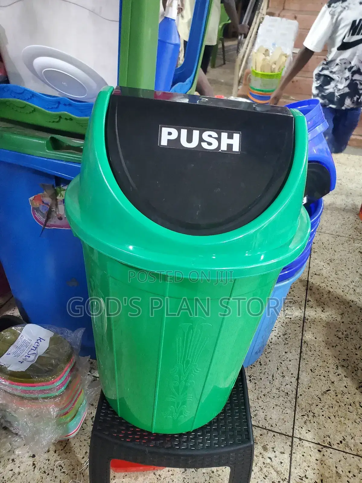 Swing Plastic Dust Bins Swing Plastic Dust Bins (60litres)
