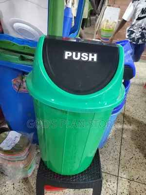 Swing Plastic Dust Bins Swing Plastic Dust Bins (60litres)
