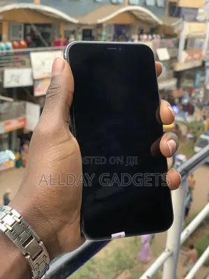 Photo - Apple iPhone 11 64 GB Black