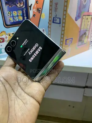 Photo - Samsung Galaxy Fold 5G 512 GB Purple