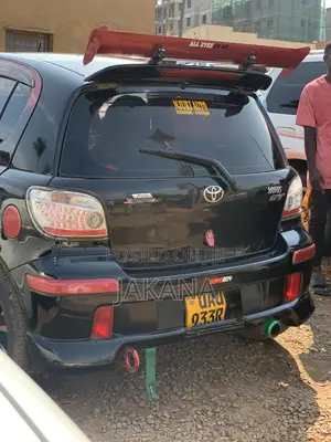 Toyota Vitz 1.3 FWD 5dr 2008 Red