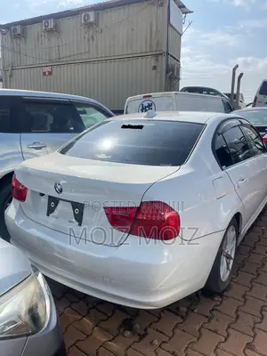 BMW 320i 2011 White