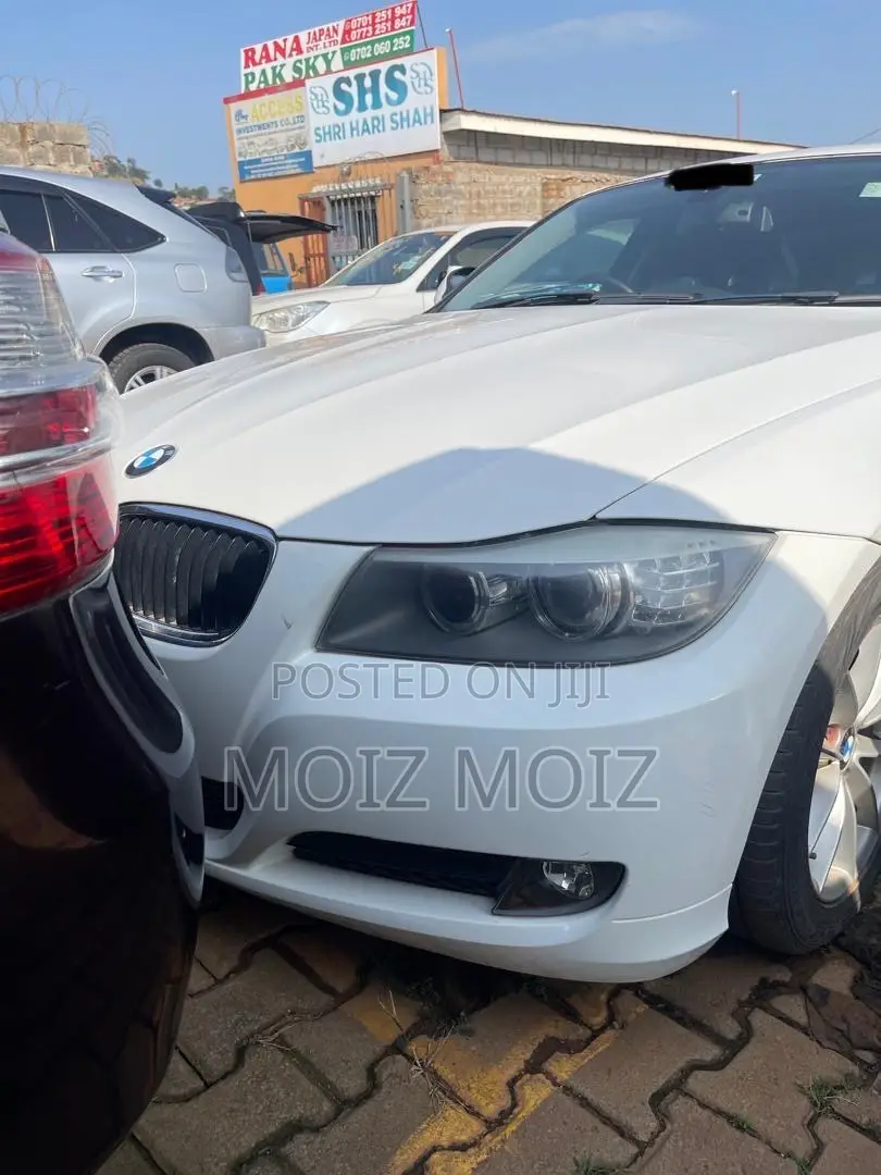 BMW 320i 2011 White