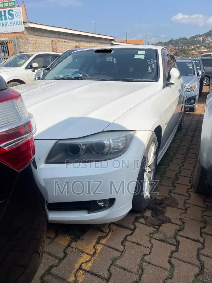 BMW 320i 2011 White