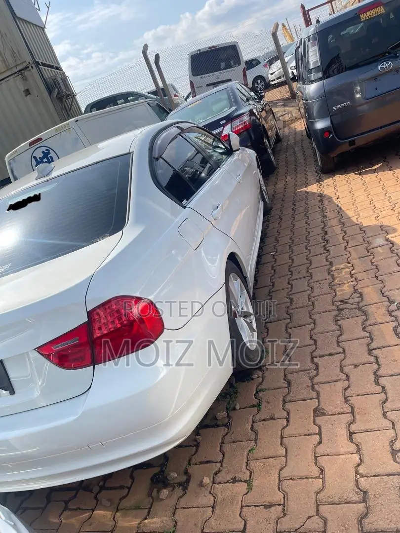 BMW 320i 2011 White