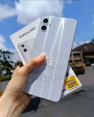 Photo - New Samsung Galaxy A05 128 GB White