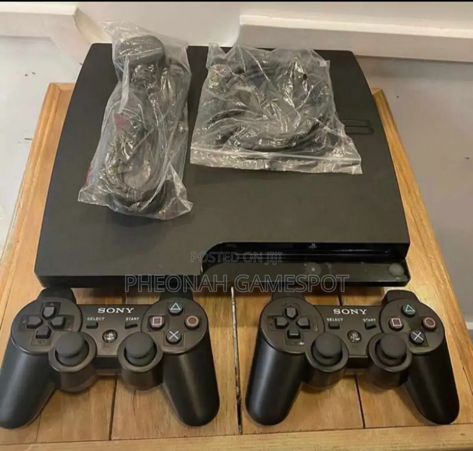 Playstation 3 Slim, Ps3 Full Set. With 18 Games and 2 Pads.