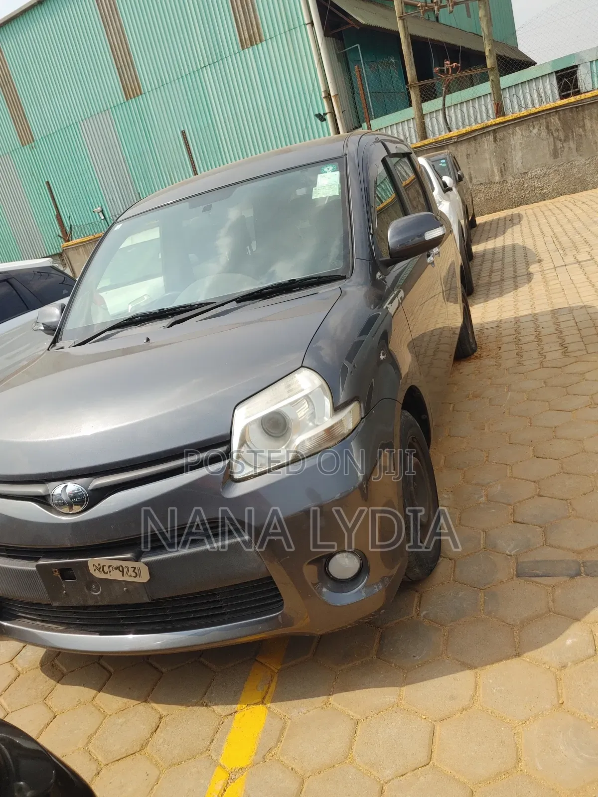Toyota Sienta 2012 Gray