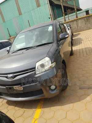 Toyota Sienta 2012 Gray