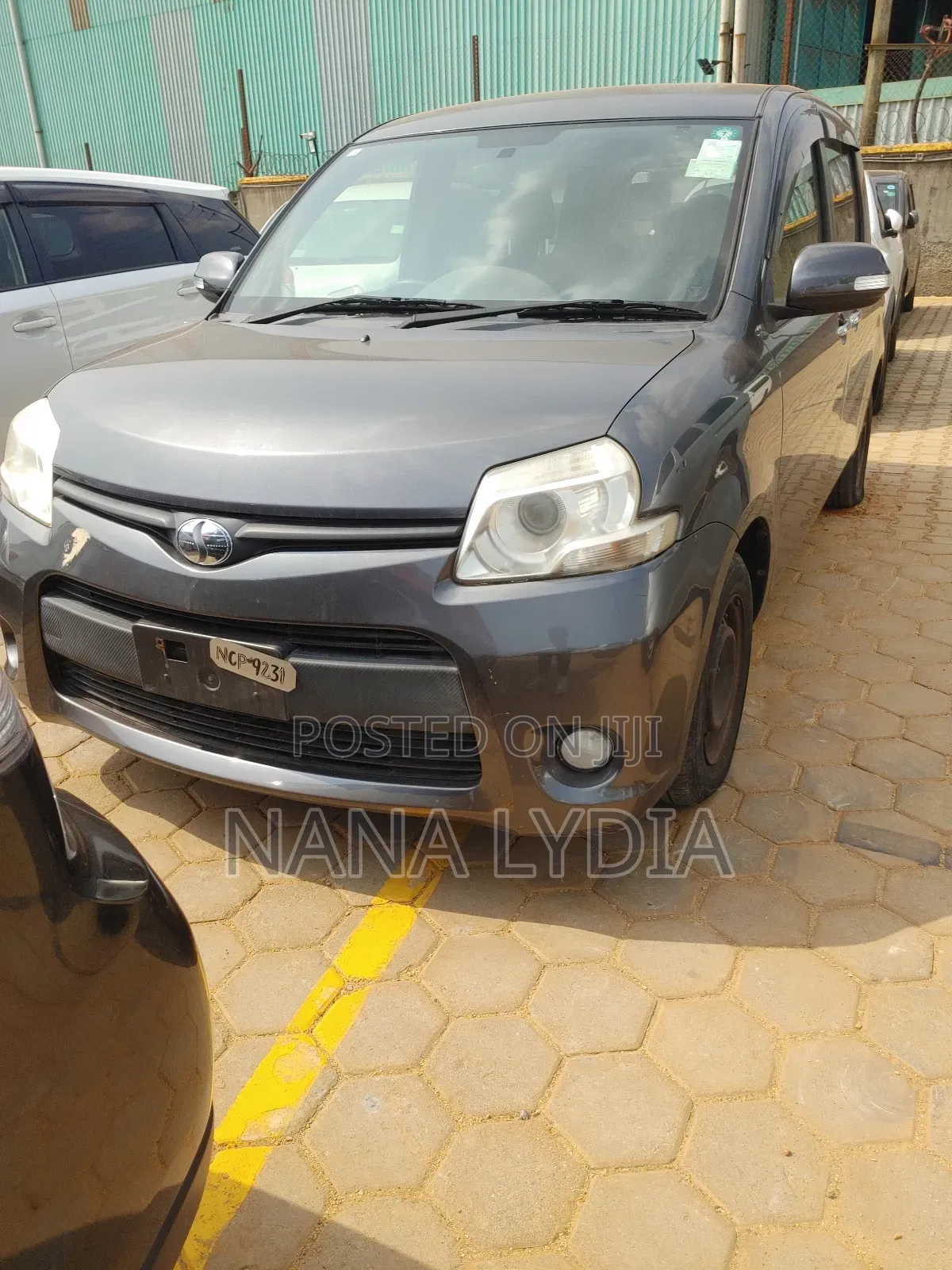 Toyota Sienta 2012 Gray