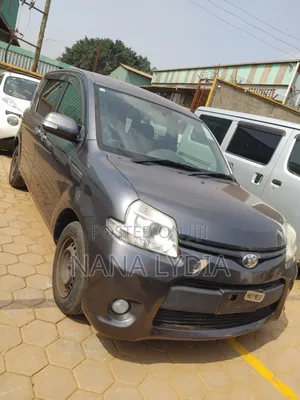 Toyota Sienta 2012 Gray