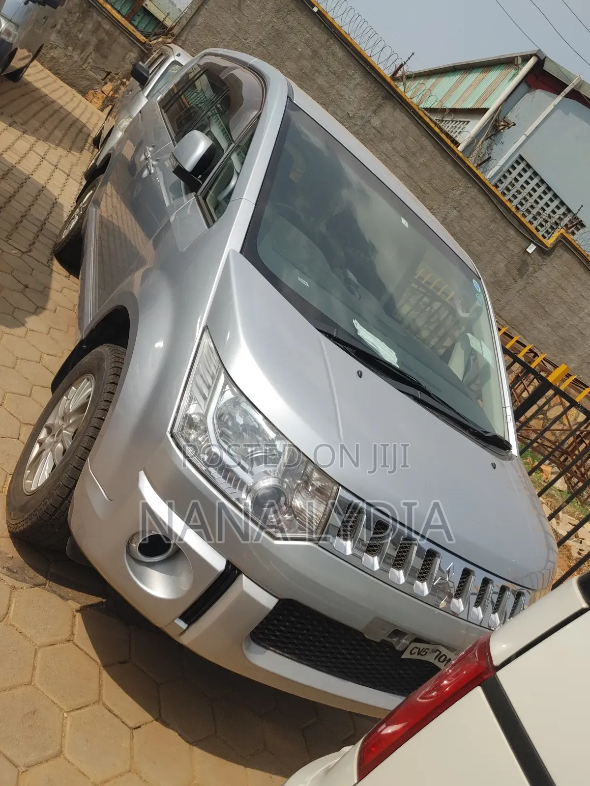 Mitsubishi Delica 2012 Silver