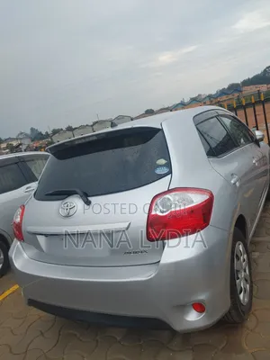 Toyota Auris 2011 Silver