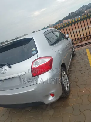 Toyota Auris 2011 Silver