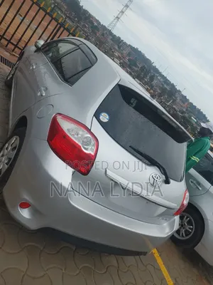Toyota Auris 2011 Silver