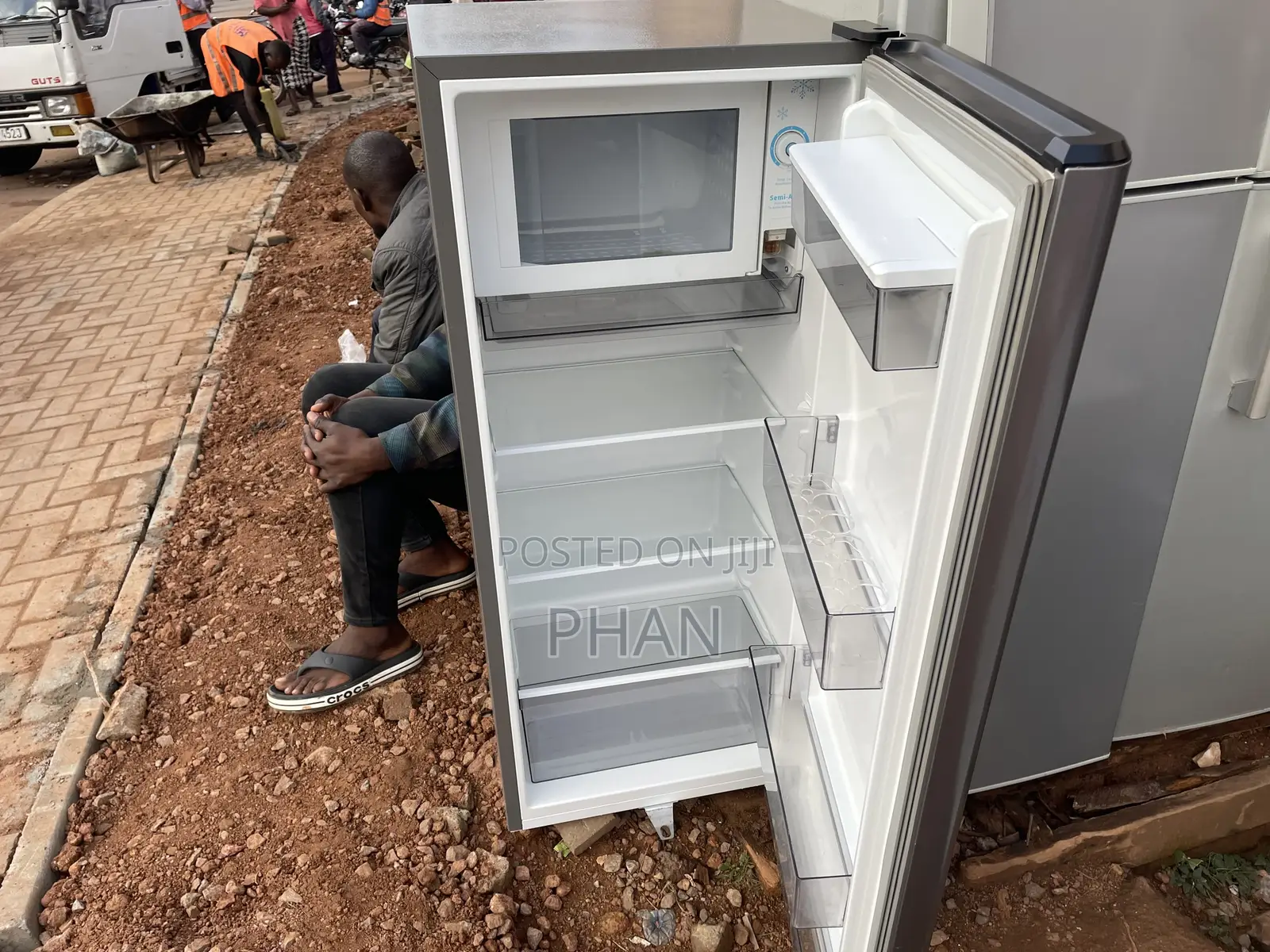 Second to New Single Door Hisense Fridge