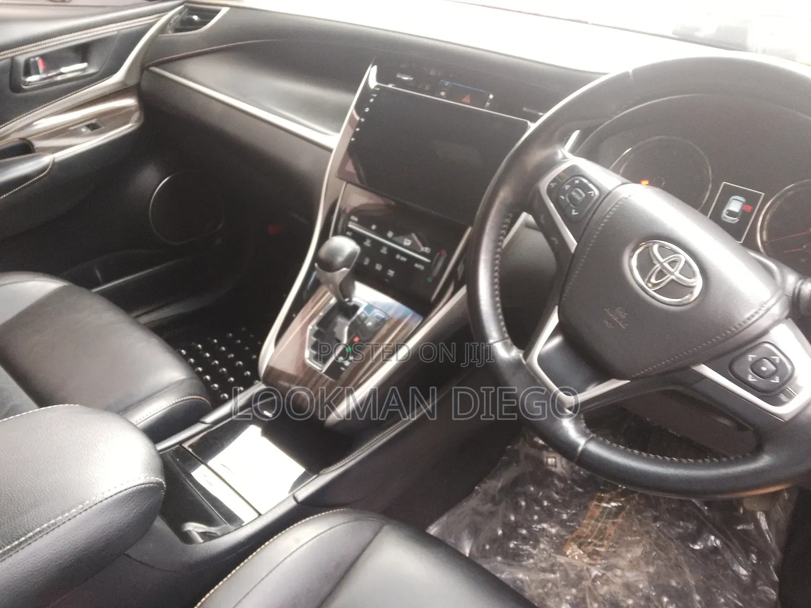 Toyota Harrier 2.0 2015 Black