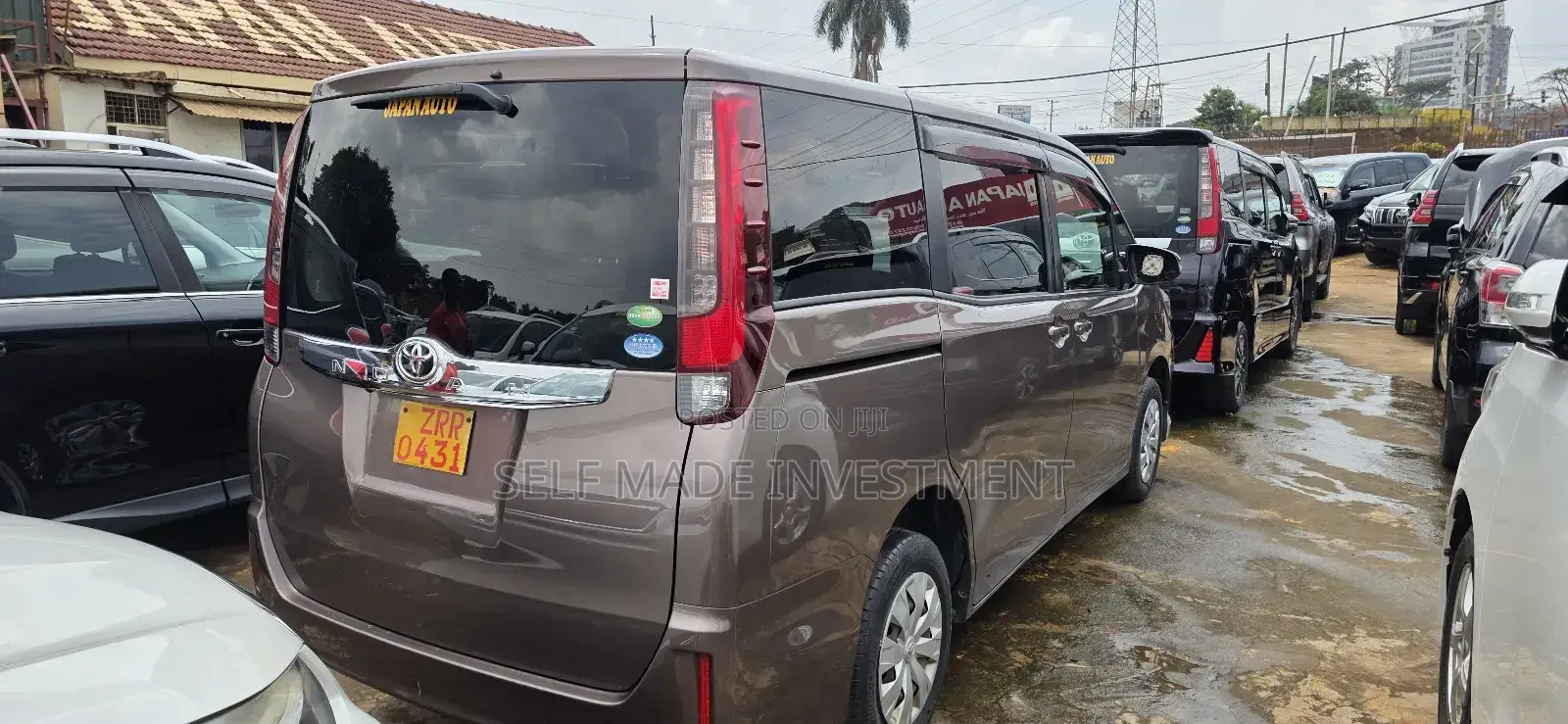Toyota Noah 2016 Gold