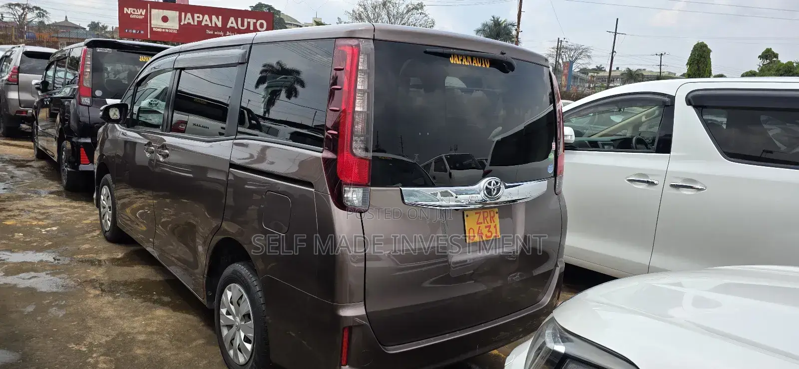 Toyota Noah 2016 Gold