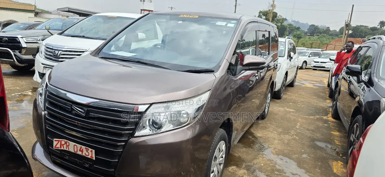 Toyota Noah 2016 Gold