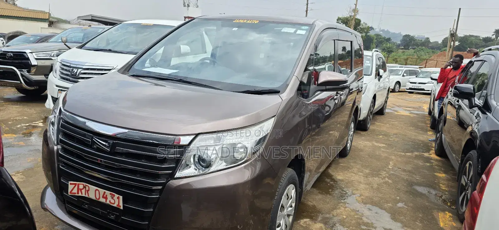 Toyota Noah 2016 Gold