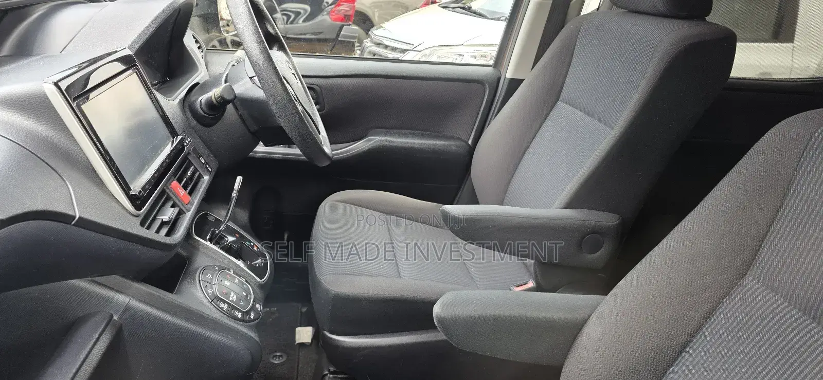 Toyota Noah 2016 Gold
