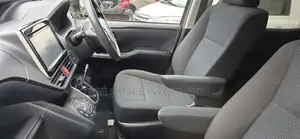 Toyota Noah 2016 Gold