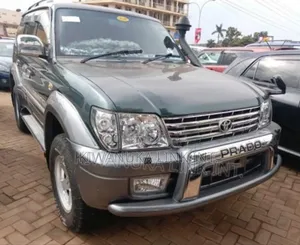 Photo - Toyota Land Cruiser Prado 3.0 D-4D 5dr 2000 Green