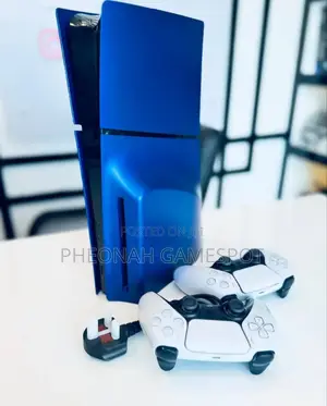Playstation 5 Slim Disk Version. Comes With 2 Digital Games