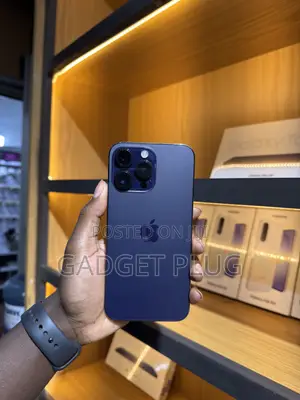 Photo - Apple iPhone 14 Pro Max 128 GB Purple