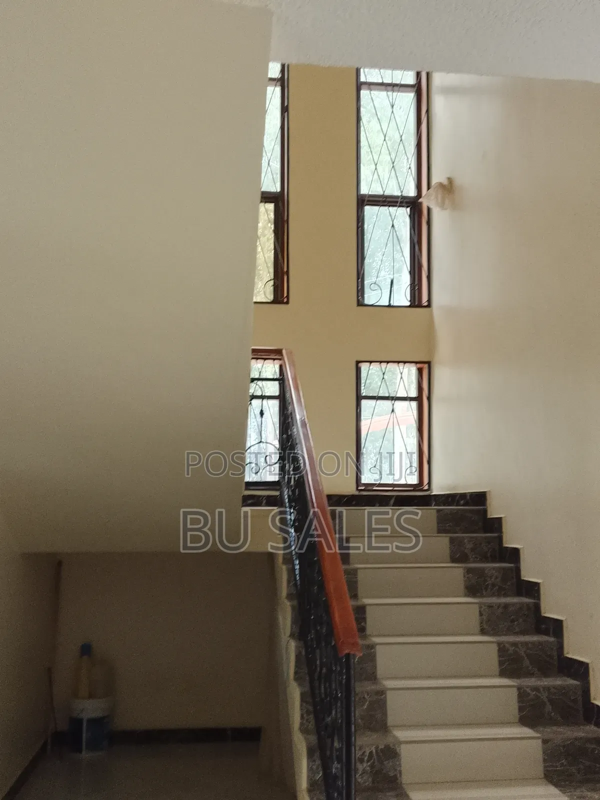 5bdrm Mansion in Central Division for sale