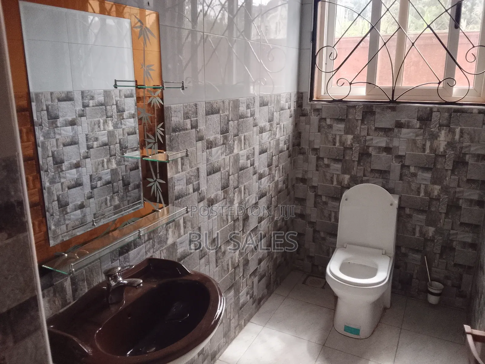 5bdrm Mansion in Central Division for sale