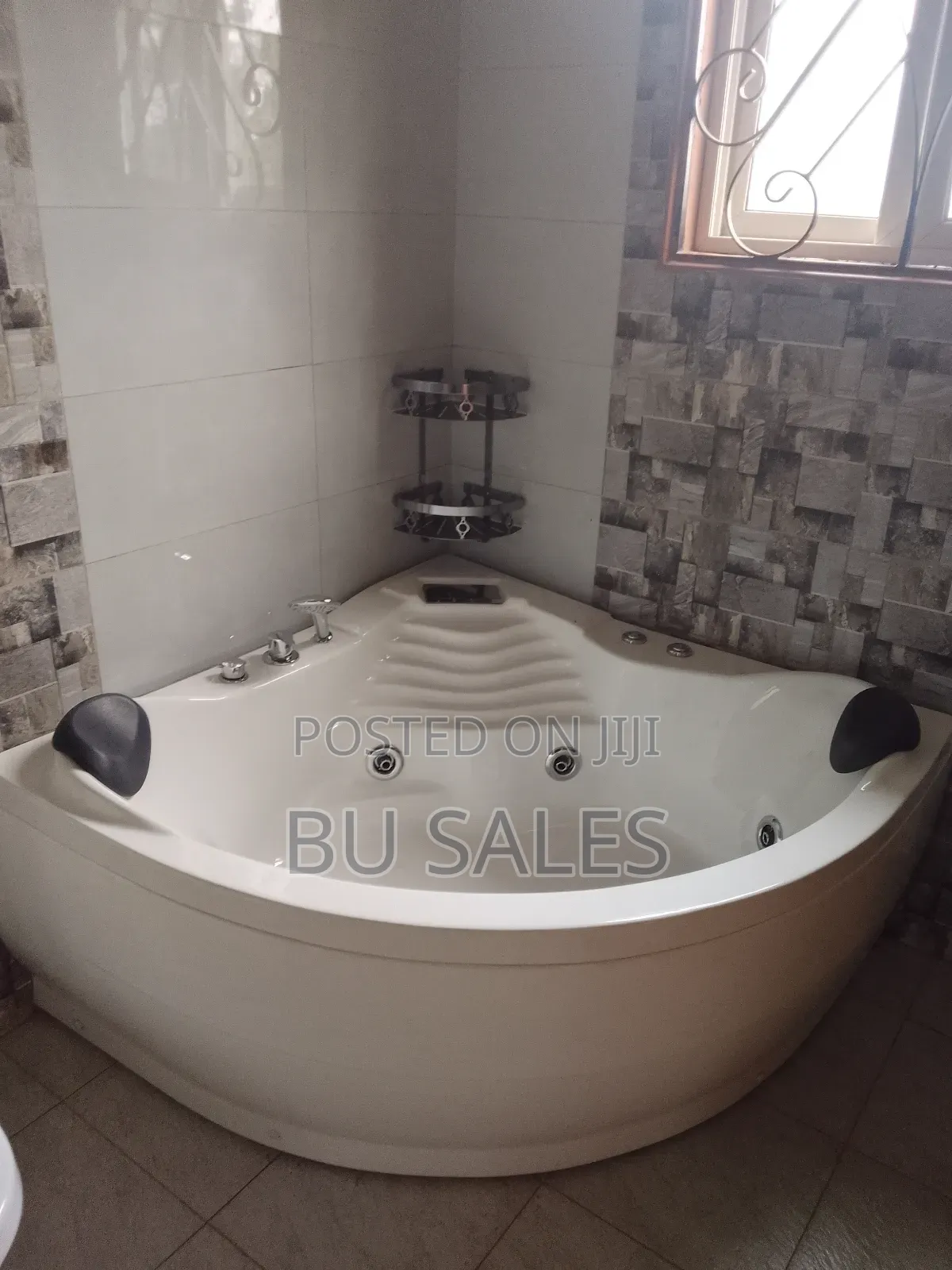 5bdrm Mansion in Central Division for sale
